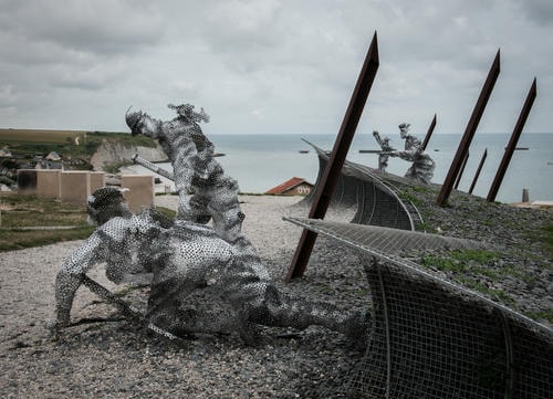 Desatureated_Mesh_Memory_Normandy