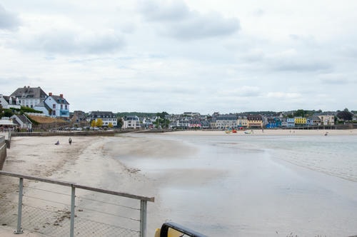 No_Sun_No_Water_Much_Sand_And_uhh_houses