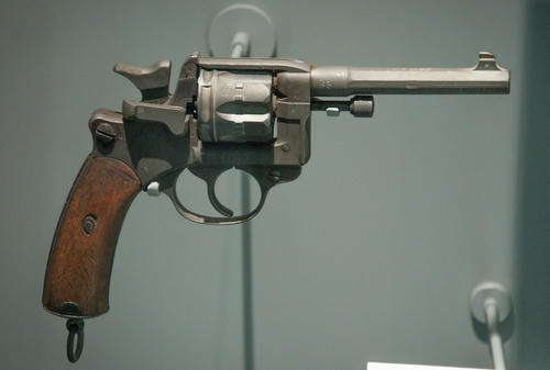 Normandy_Museum_Revolver